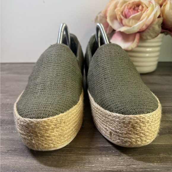 Skechers Bobs Martha Stewart Olive Platform Espadrille Slip-Ons size 9.5 EUC - Picture 7 of 11